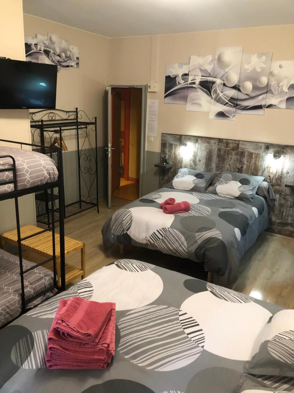 Hotel Des Remparts Вильнёв-сюр-Ло Экстерьер фото